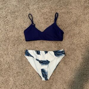 This is a kids blue bikini with blue leaf bottoms.